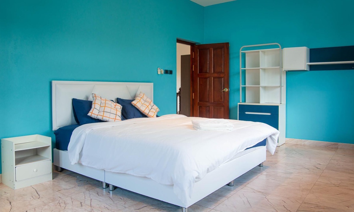 Kathu Villa | 7 Bedroom Pool Villa in Kathu SV1