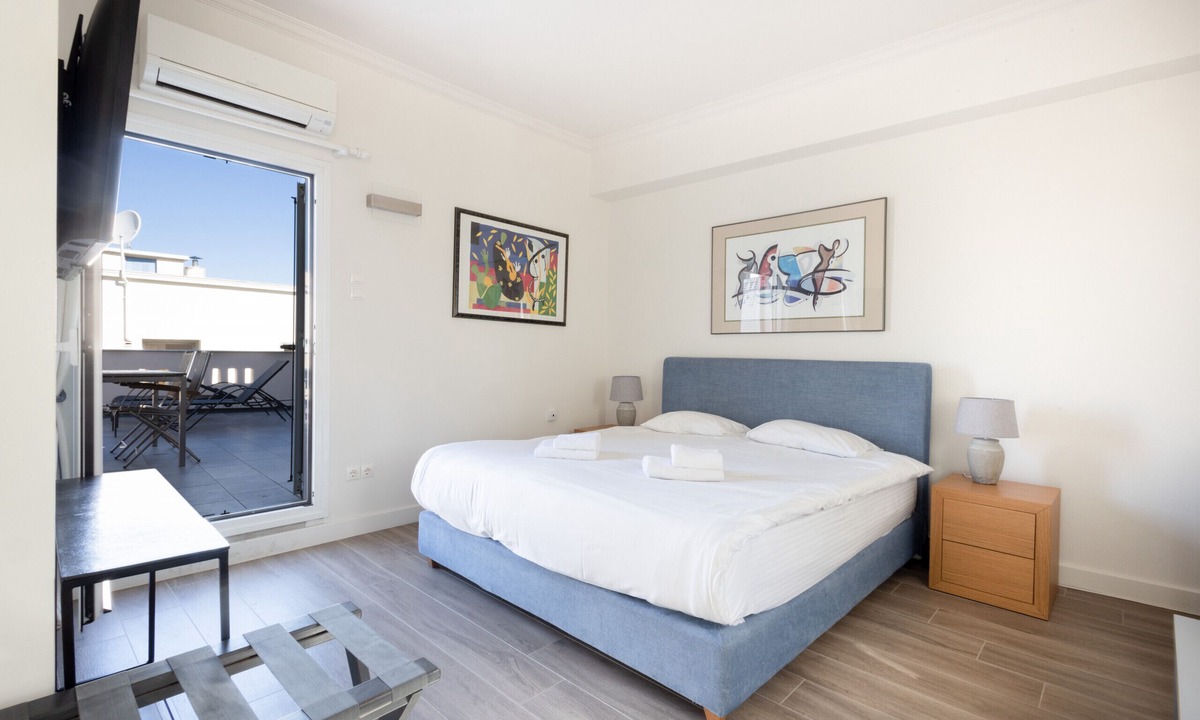 Plaka Apartment | Downtown Cocoon with Roof Deck
