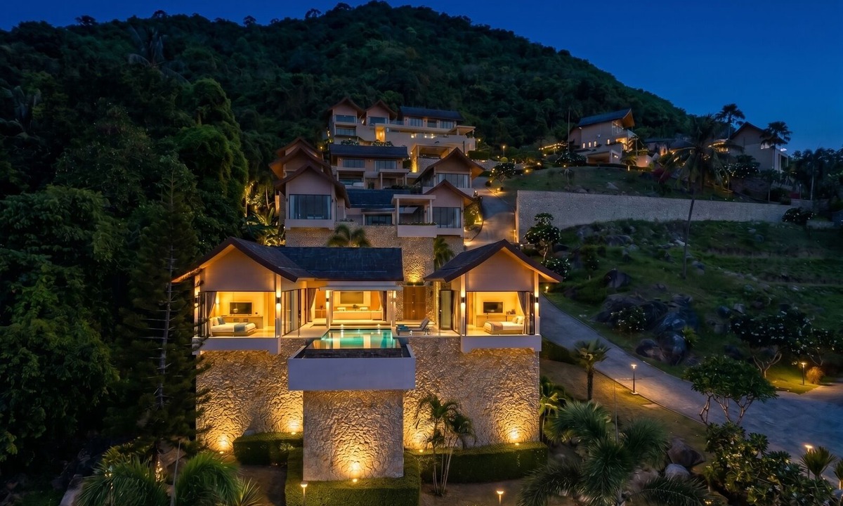 Maret Villa | Villa Awan-Tujuh 3BR with Private Infinity Pool