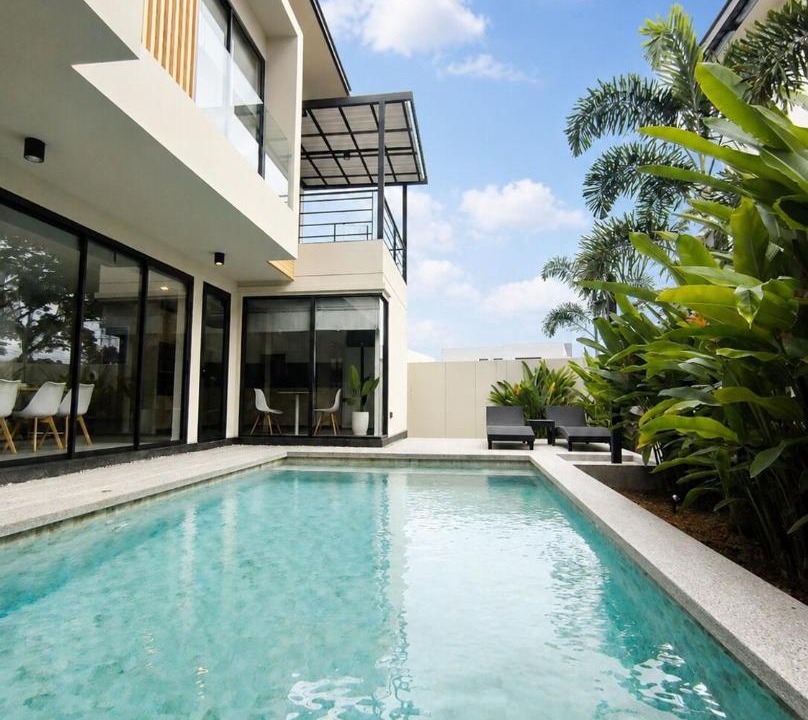 Ban Waen Villa | AURA STAY-Cozy Pool Villa Walk to Kad Farang