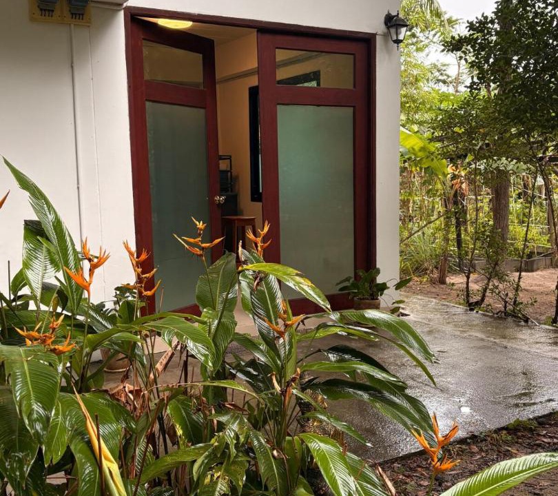 Hin Hong Apartment | Lakehouse in the Old Rainforest