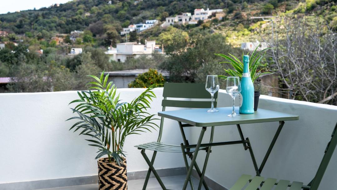 Monopari Apartment | Basil Leaf - Minimal View Retreat