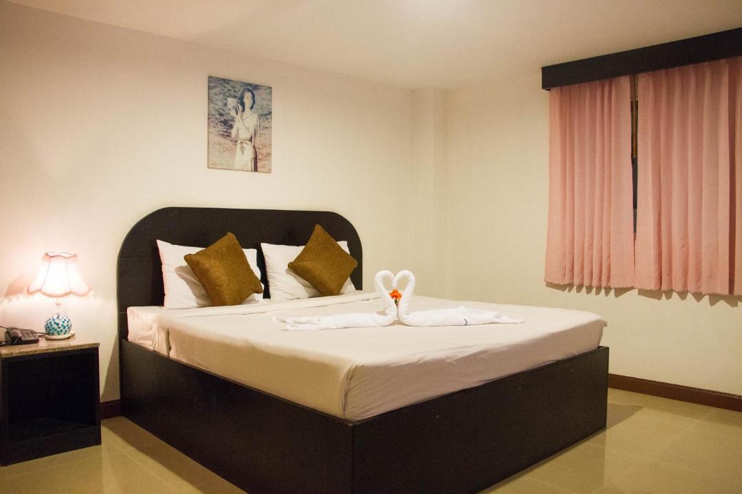 Khlang Hotel | นิราคนธ์