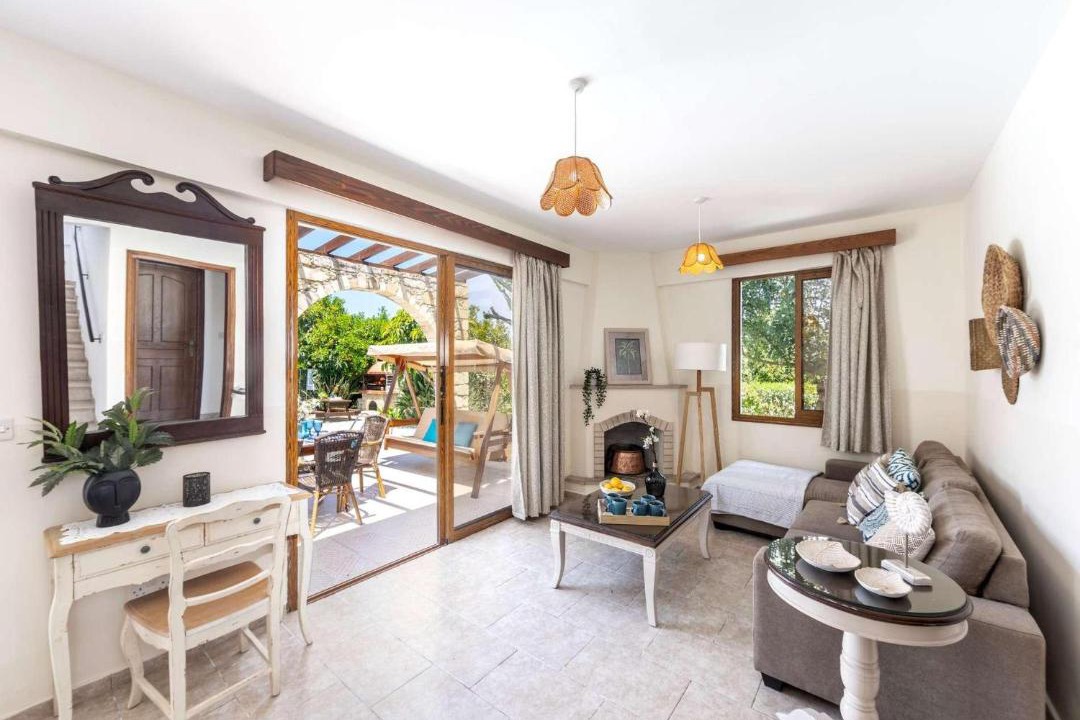 Polis Villa | Solon