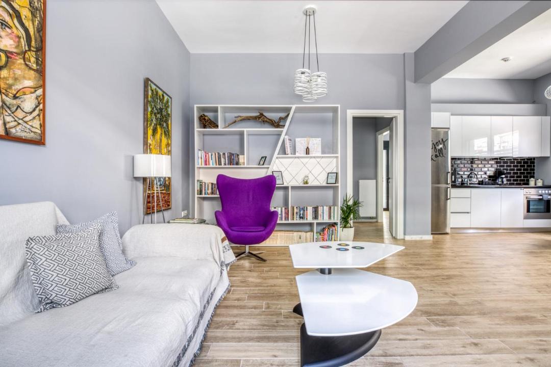 Kolokinthou Apartment | Spacious flat with courtyard in Peristeri!