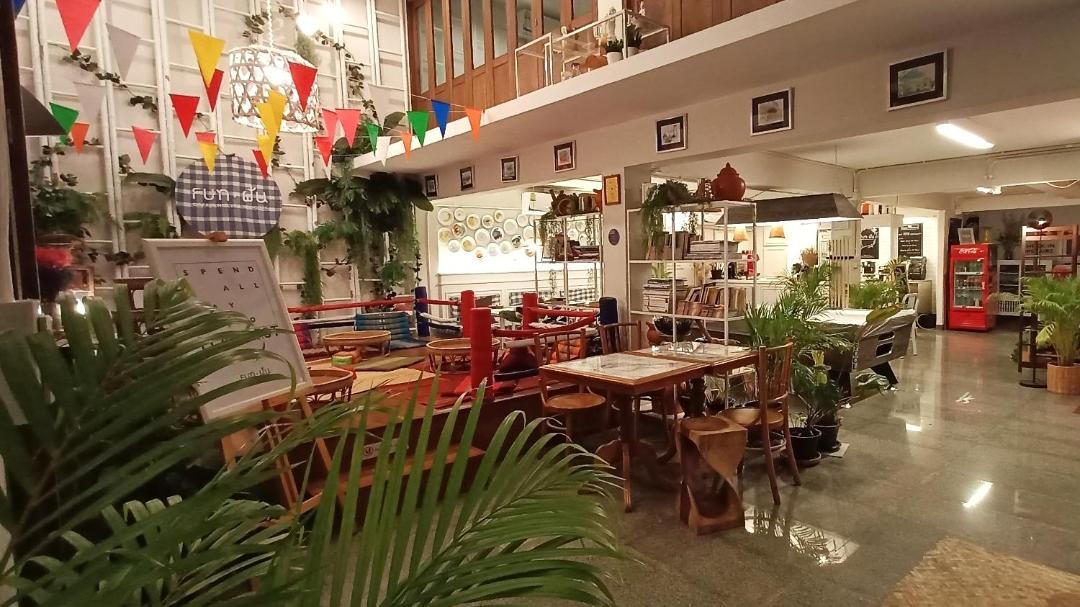 Maha Phruttharam Hostel | Fun Cafe & Hostel Bangkok