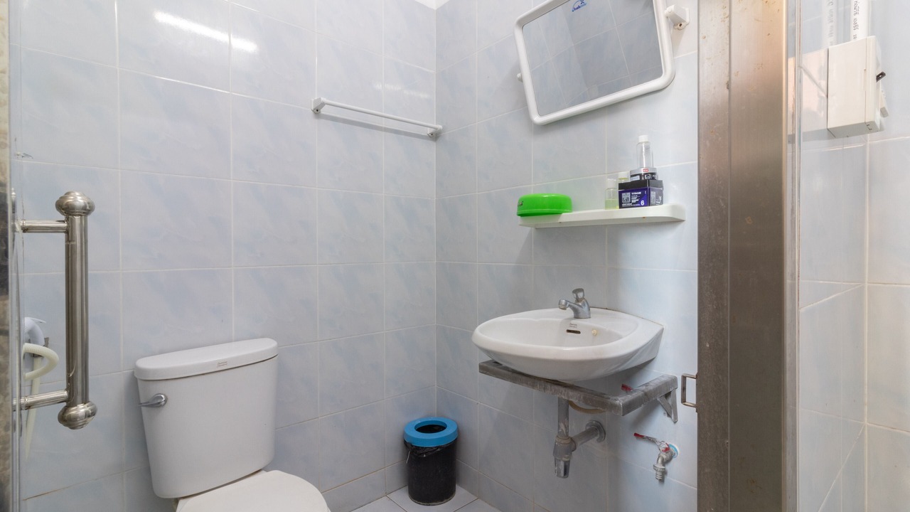 Photo of Bathroom in Wat Bowon Niwet