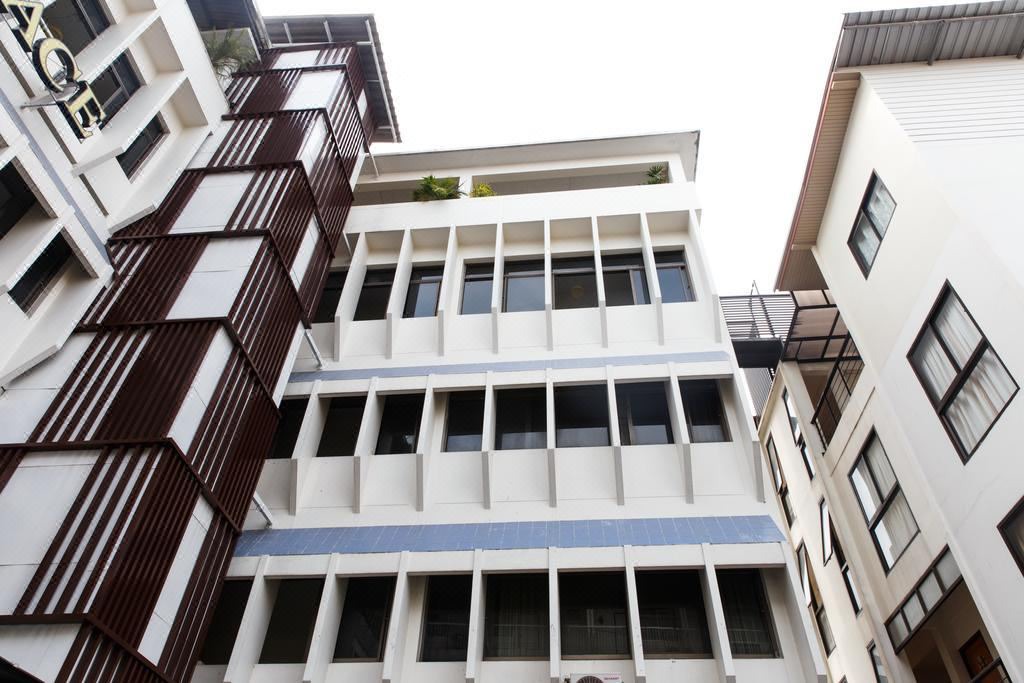Photo of Buildings in Wat Sam Phraya