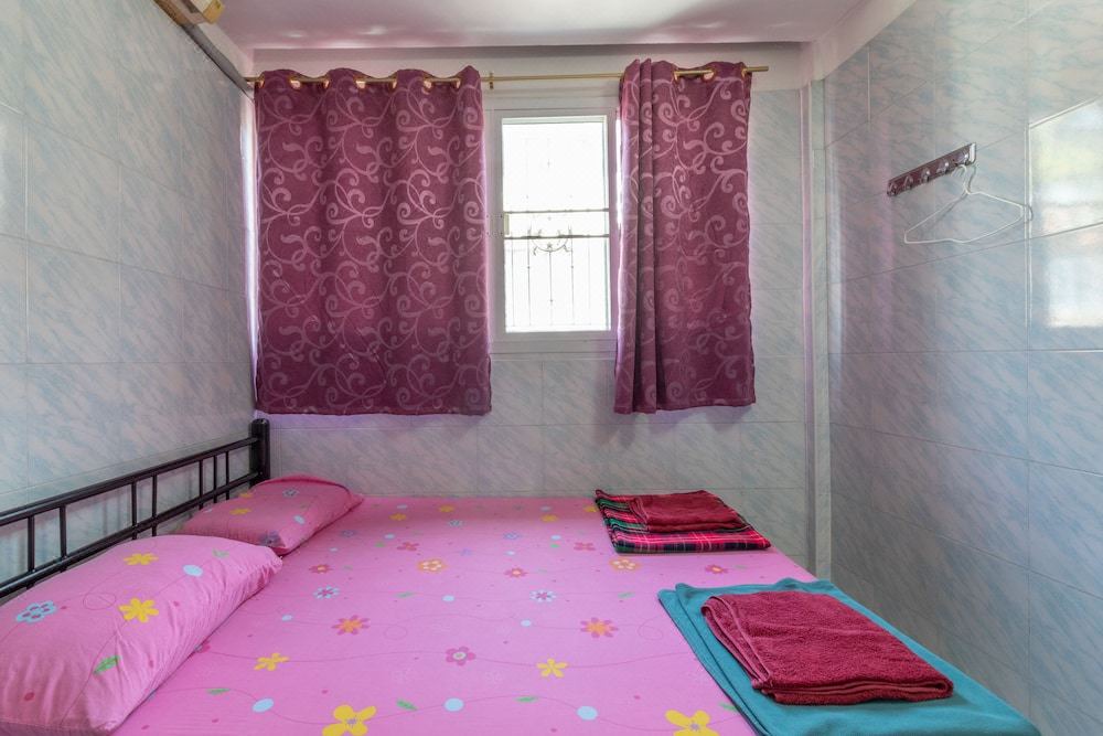 Photo of Bedroom in Wat Bowon Niwet