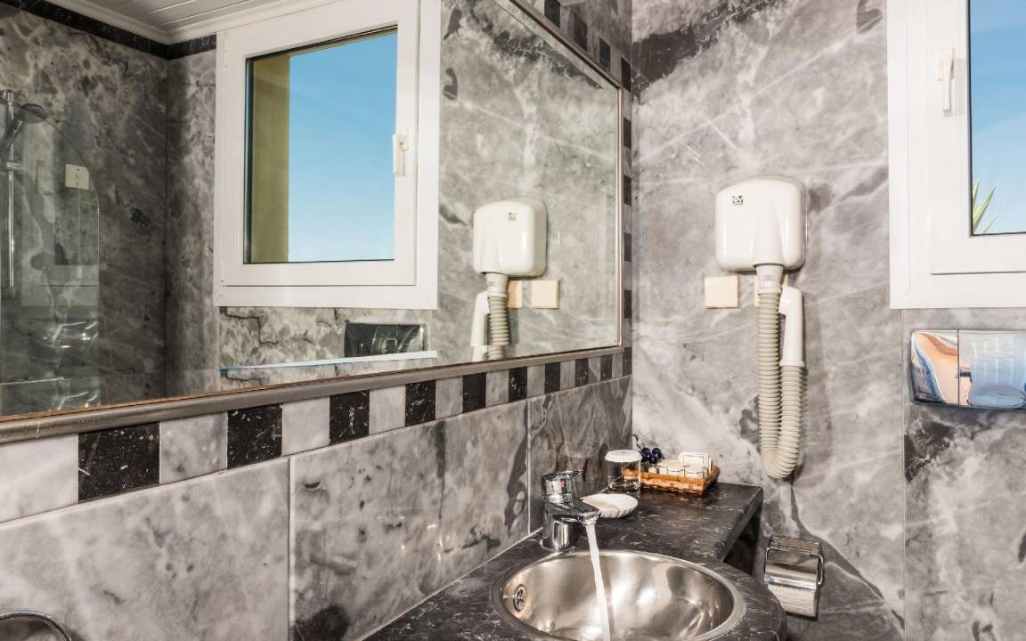 Photo of Bathroom in Maleme