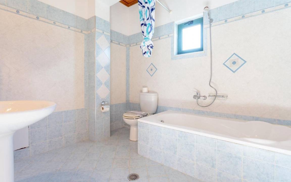Photo of Bathroom in Fragkokastello