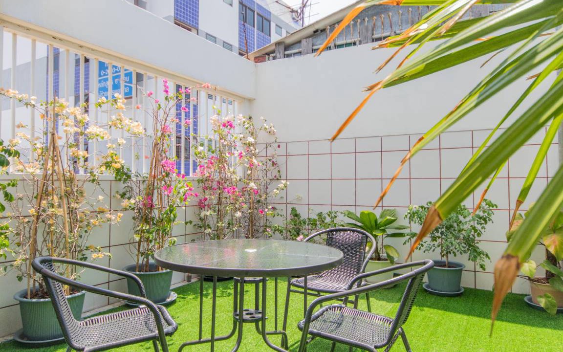 Photo of Patio Balcony in Samsen Nok
