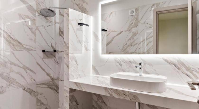 Photo of Bathroom in Paleopolis