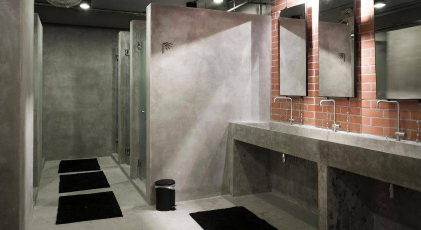 Photo of Bathroom in Thanon Phetchaburi