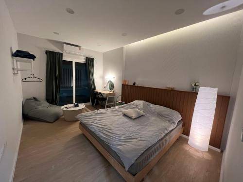 Photo of Bedroom in Samsen Nok