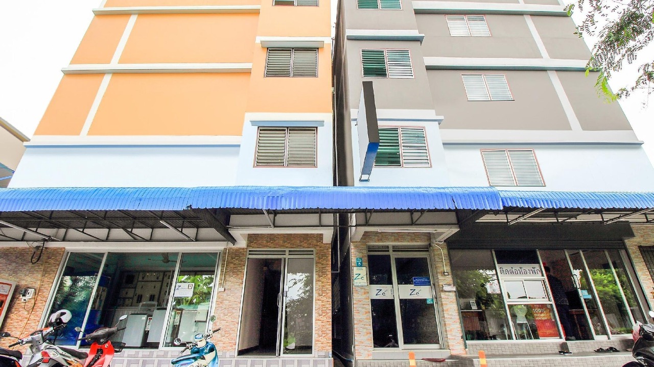 Photo of Outdoor in Khanna Yao
