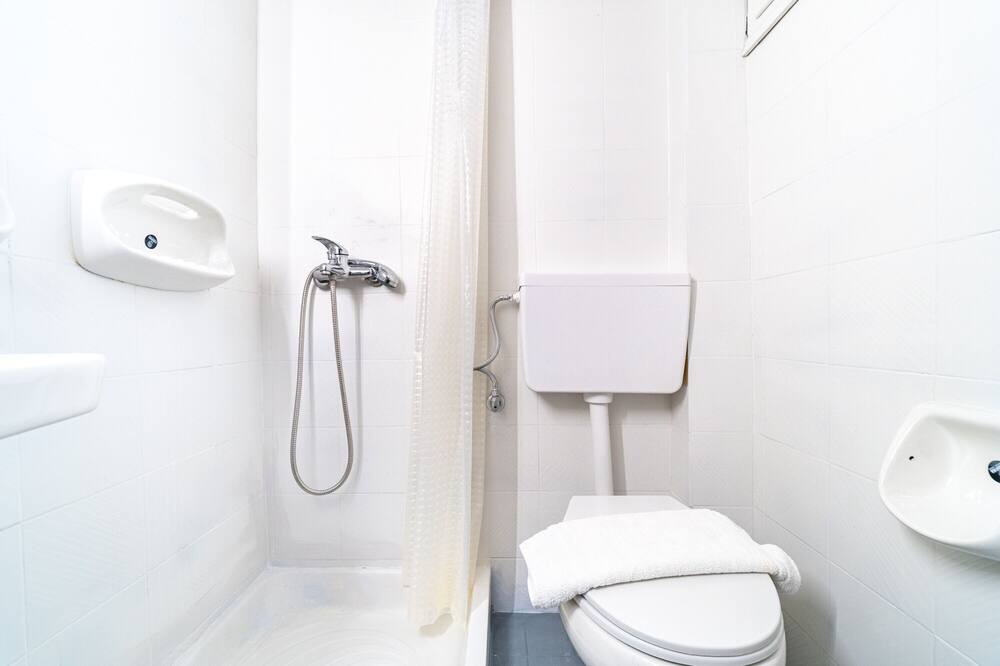 Photo of Bathroom in Gardenos