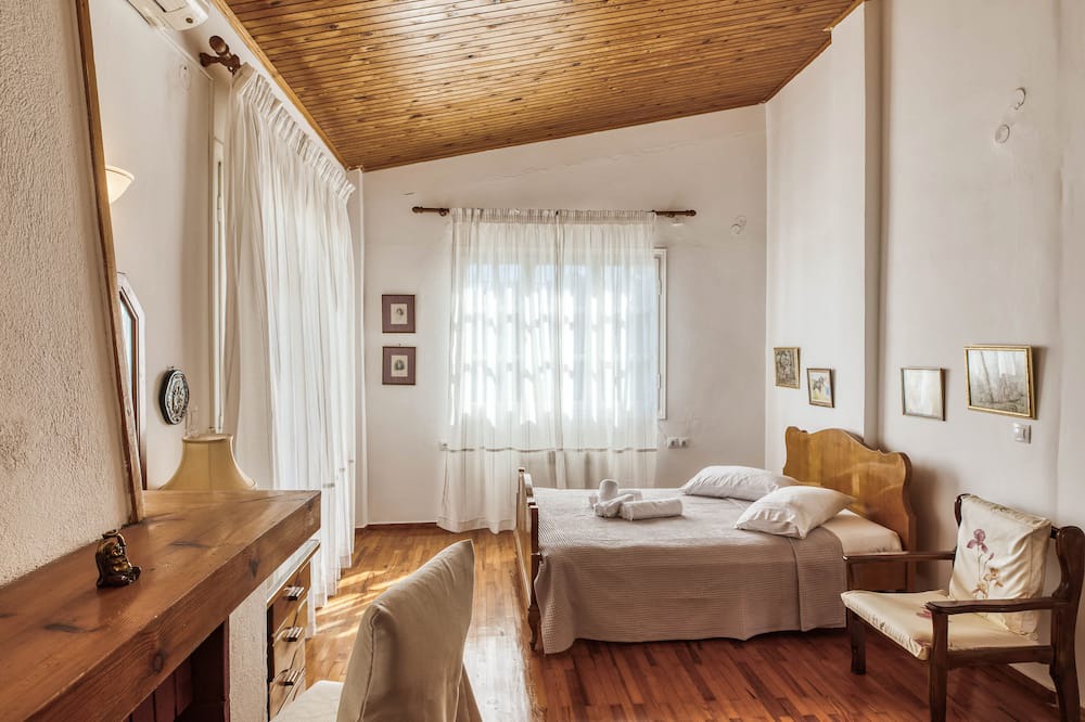 Photo of Bedroom in Lakopetra
