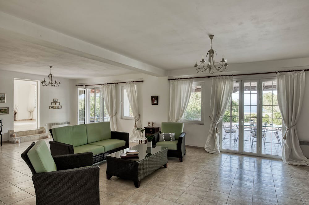 Photo of Livingroom in Lakopetra