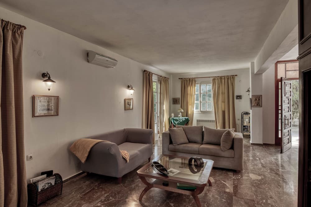 Photo of Livingroom in Lakopetra