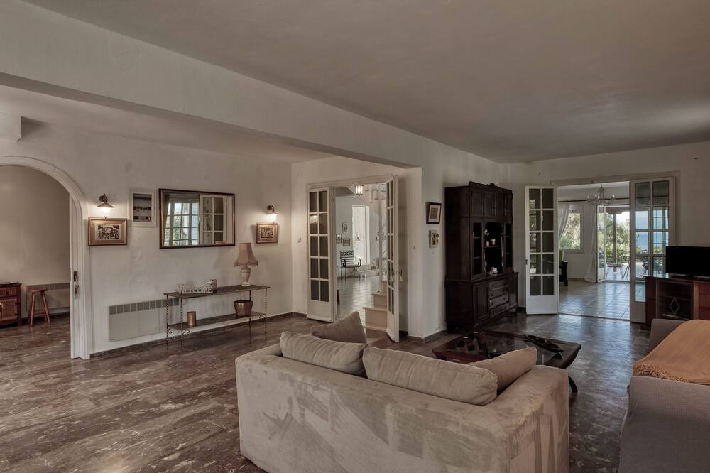 Photo of Livingroom in Lakopetra