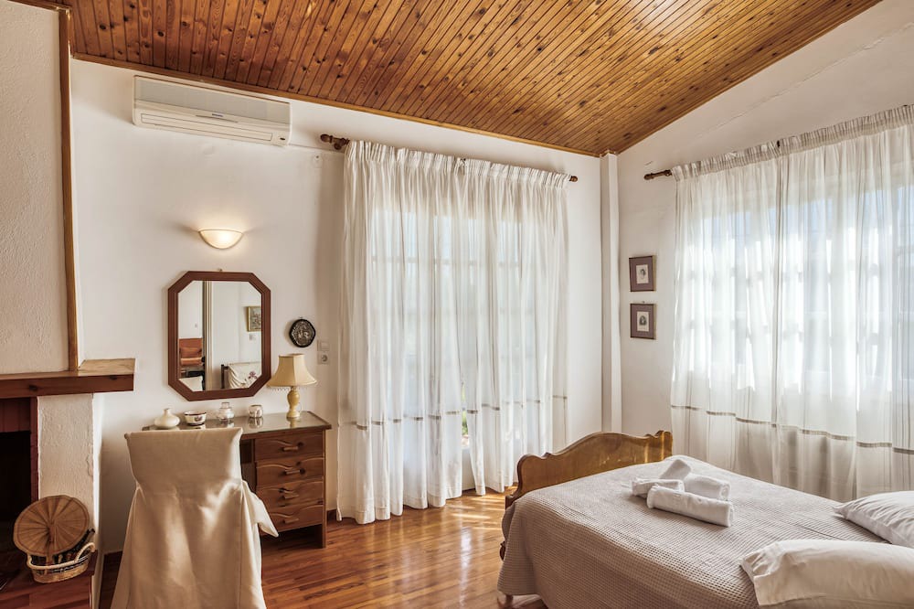 Photo of Bedroom in Lakopetra