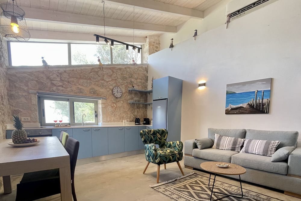 Photo of Livingroom in Sivota