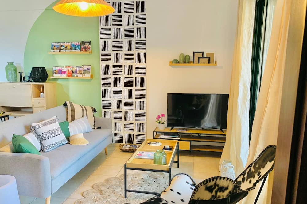 Photo of Livingroom in Aigialeia