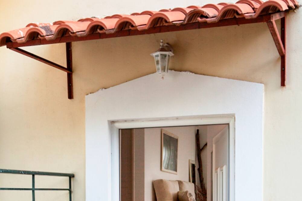 Photo of Patio Balcony in East Mani