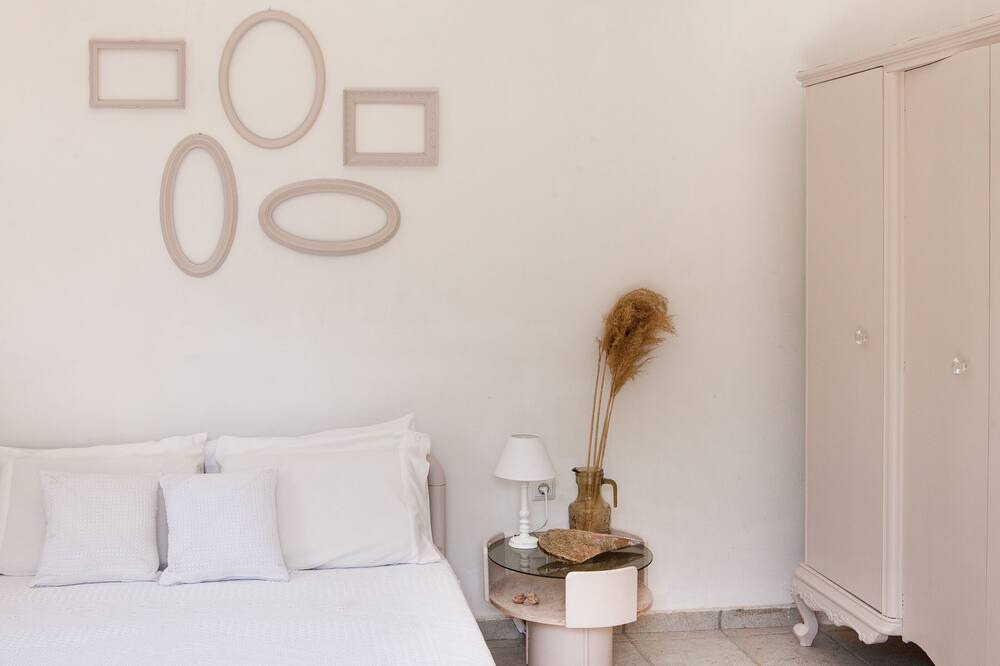 Photo of Bedroom in East Mani