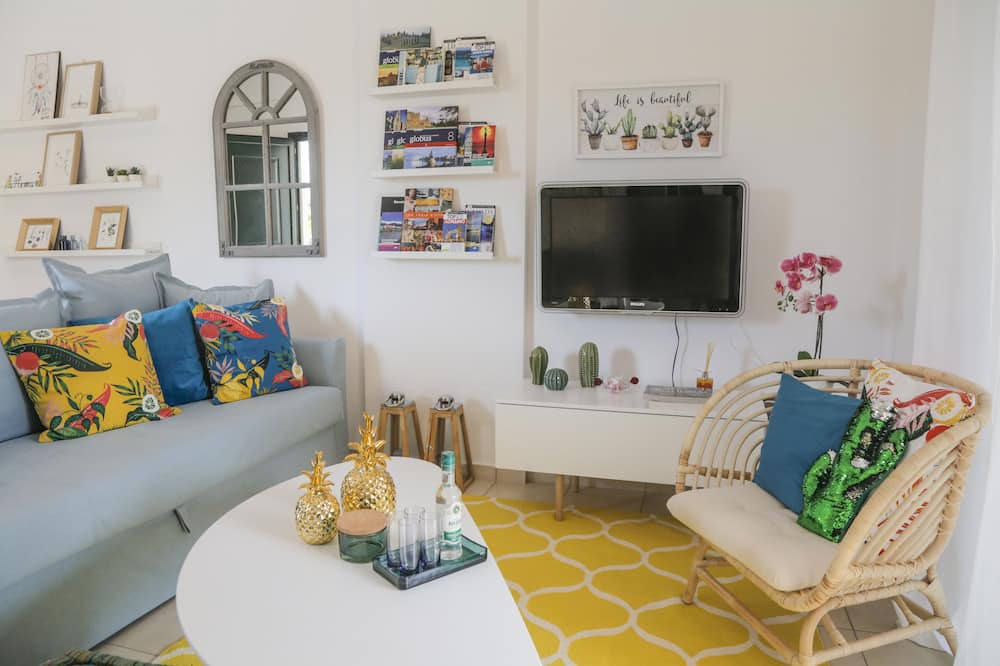Photo of Livingroom in Aigialeia