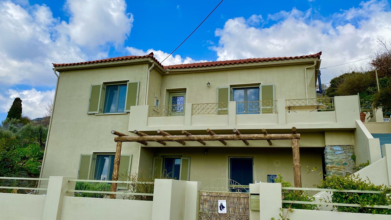 Photo of Outdoor in Apikia