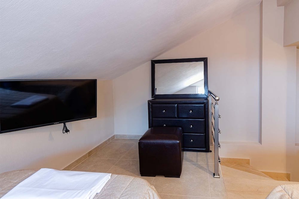 Photo of Others in Flogita