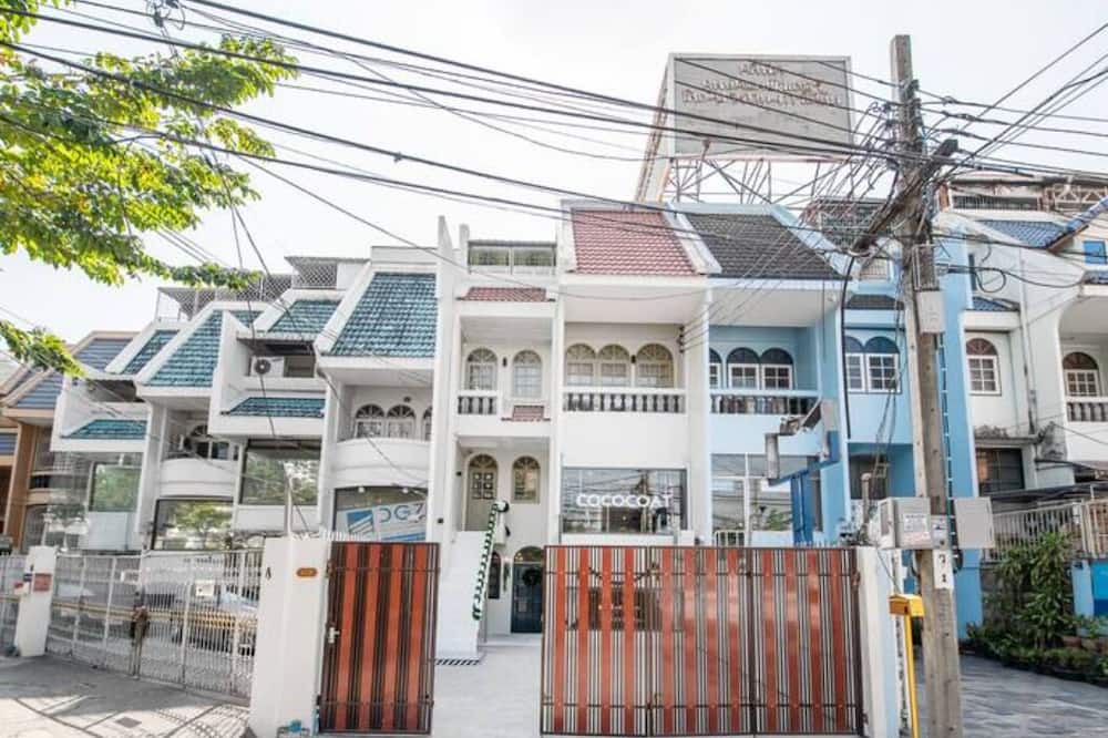 Photo of Outdoor in Khlong San