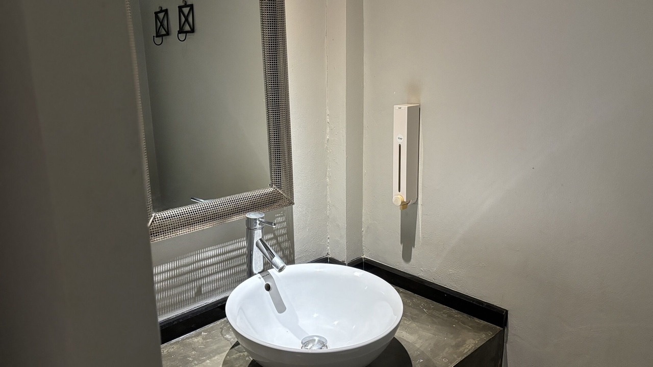 Photo of Bathroom in Thanon Phetchaburi