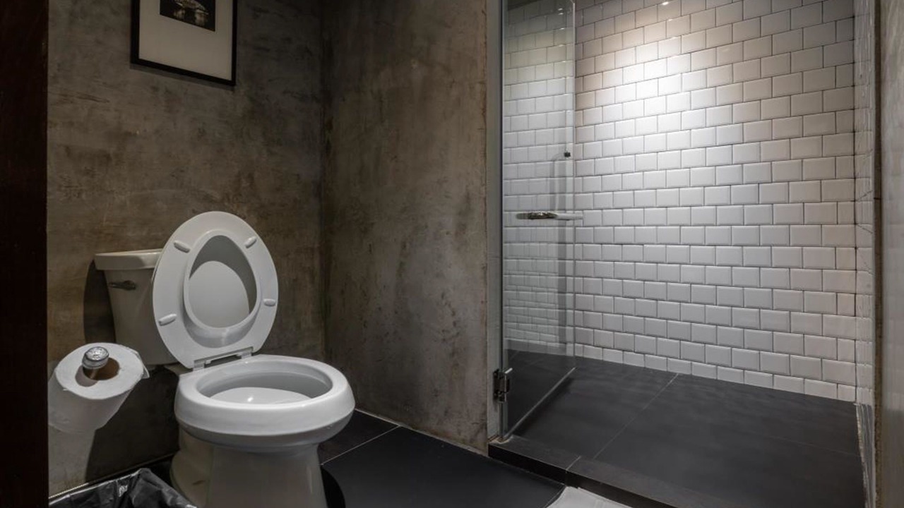 Photo of Bathroom in Thanon Phetchaburi
