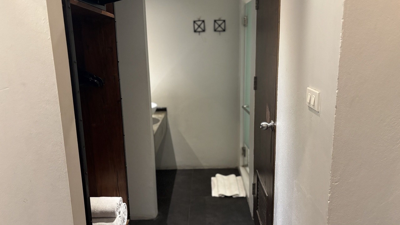 Photo of Bathroom in Thanon Phetchaburi