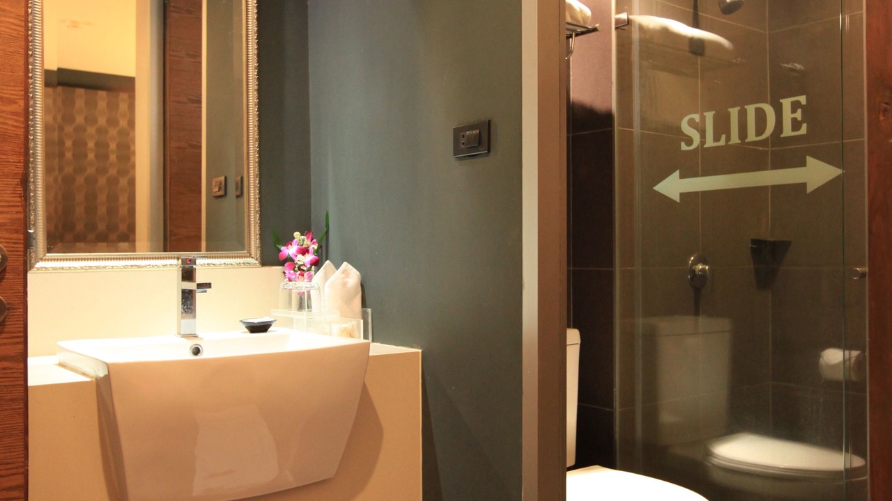 Photo of Bathroom in Thanon Phetchaburi