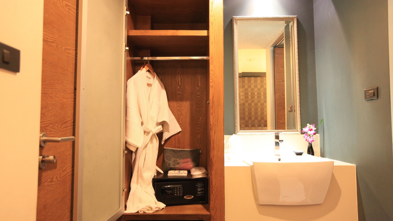 Photo of Bathroom in Thanon Phetchaburi