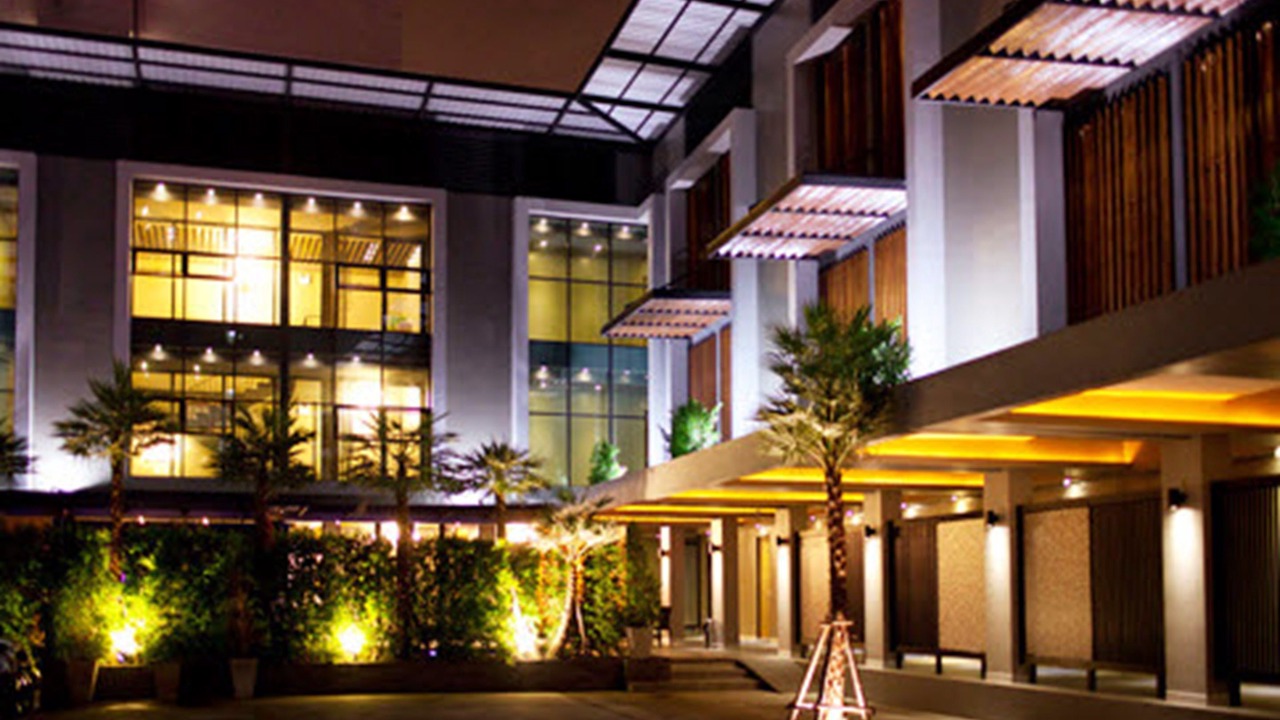 Photo of Buildings in Thanon Phetchaburi