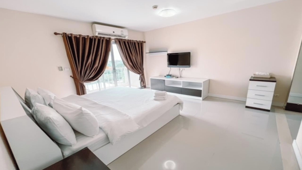 Photo of Bedroom in Khanna Yao