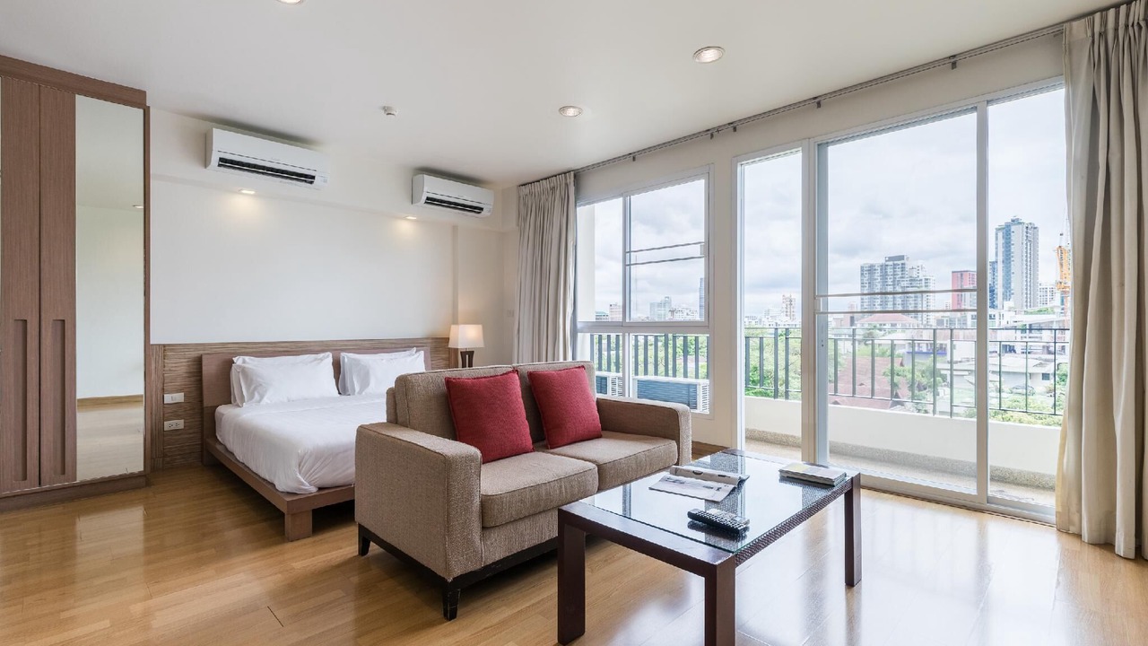 Photo of Patio Balcony in Samsen Nai