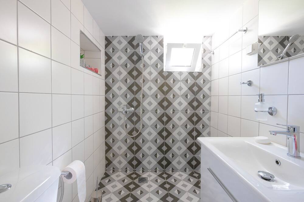 Photo of Bathroom in Marathon