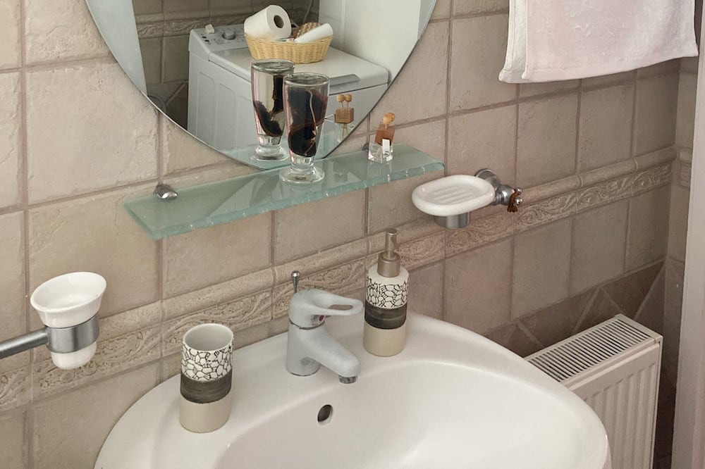 Photo of Bathroom in Corinthia Region