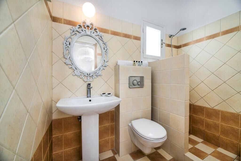 Photo of Bathroom in Kamari