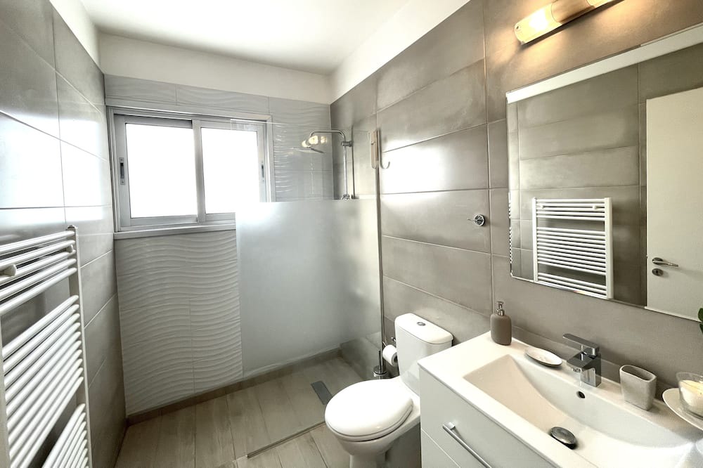 Photo of Bathroom in Latsia