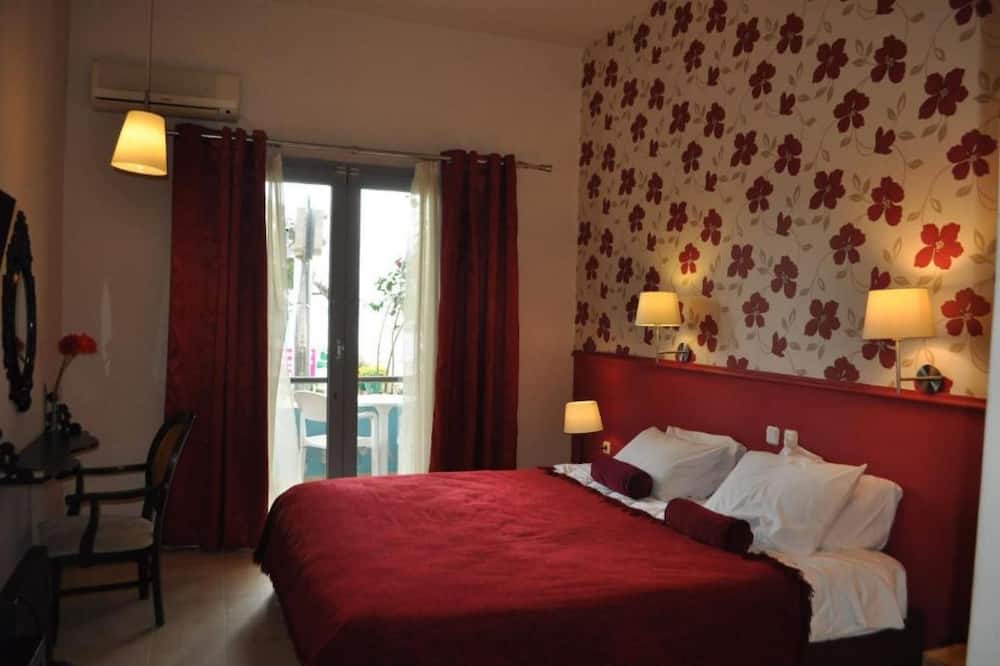 Photo of Bedroom in Kamena Vourla