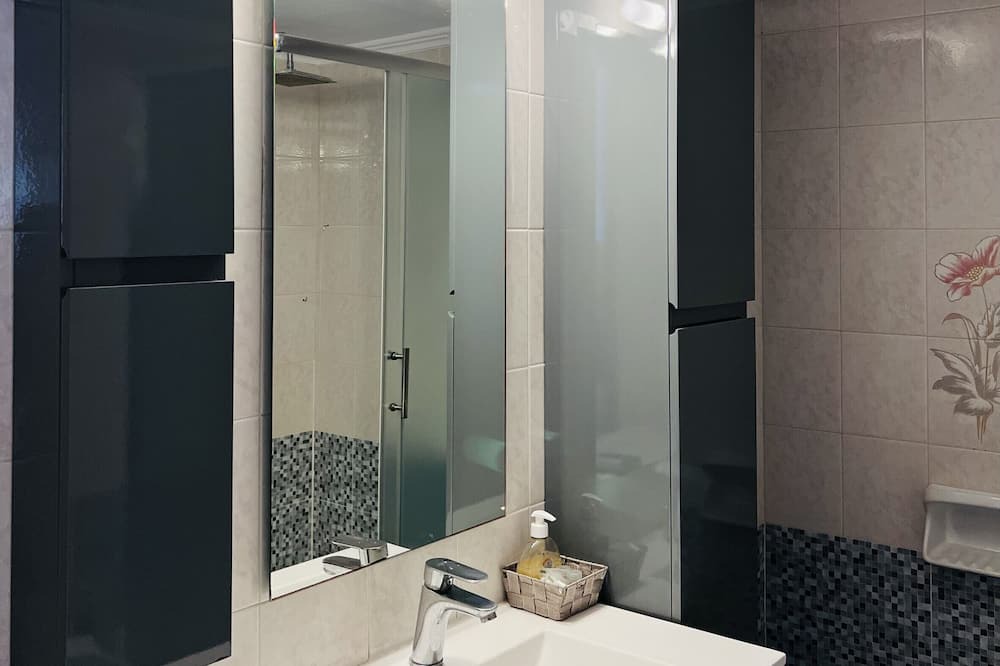 Photo of Bathroom in Adamas