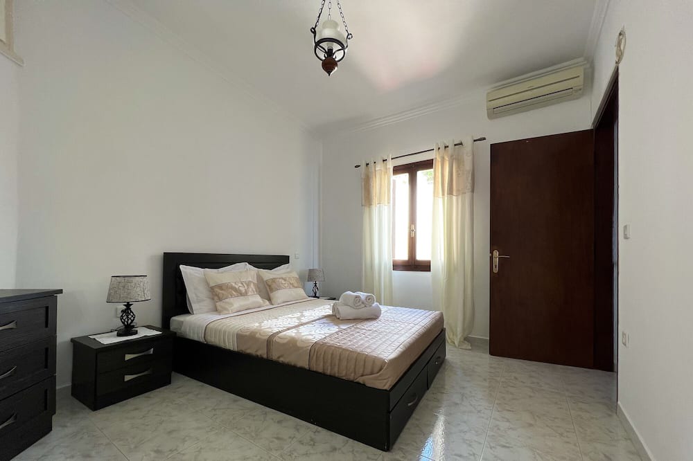 Photo of Bedroom in Adamas