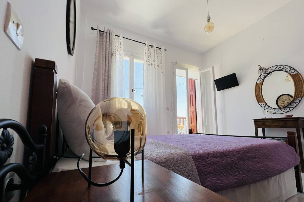 Photo of Bedroom in Adamas